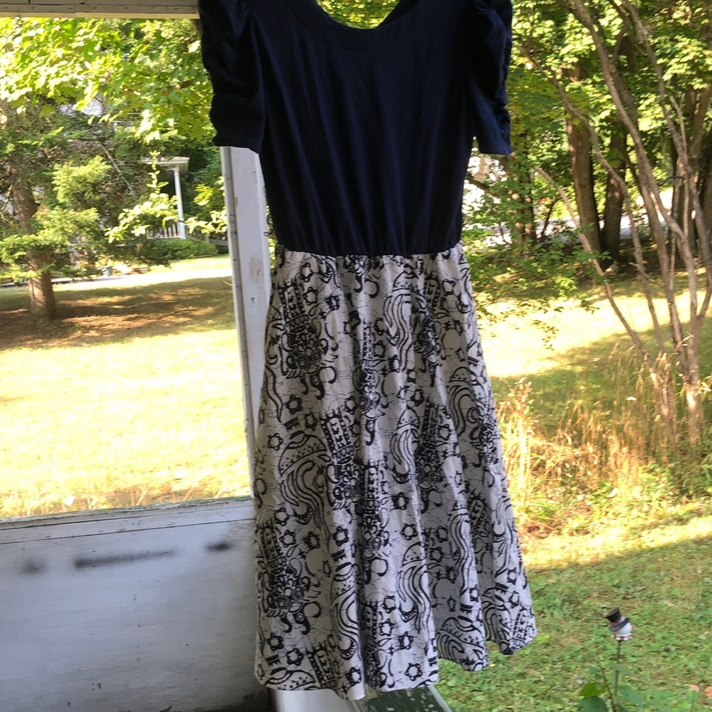 Elegant Black and White Patterned Dress